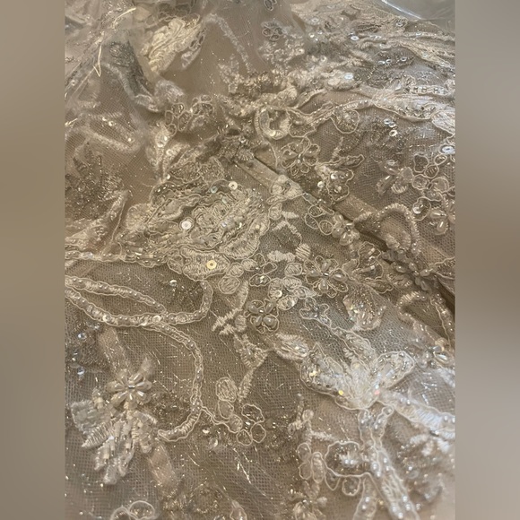 Beautiful Oleg Cassini wedding dress style CWG833 /Davids Bridal - Picture 12 of 12